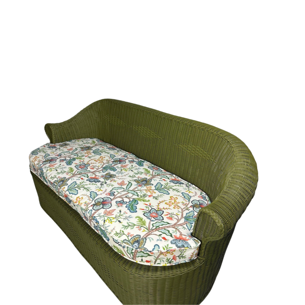 Elizabeth Sofa in Vera Vine White